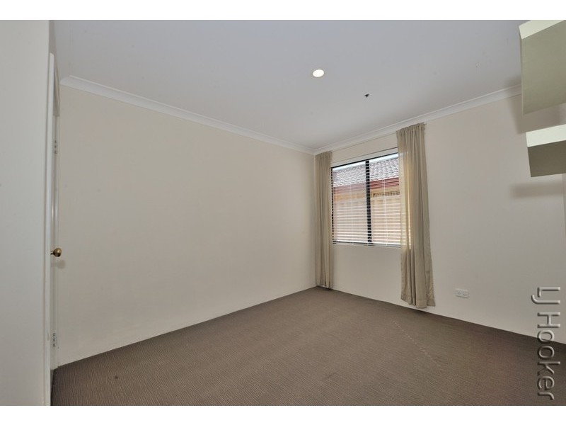 32 Floribunda Avenue, Halls Head WA 6210