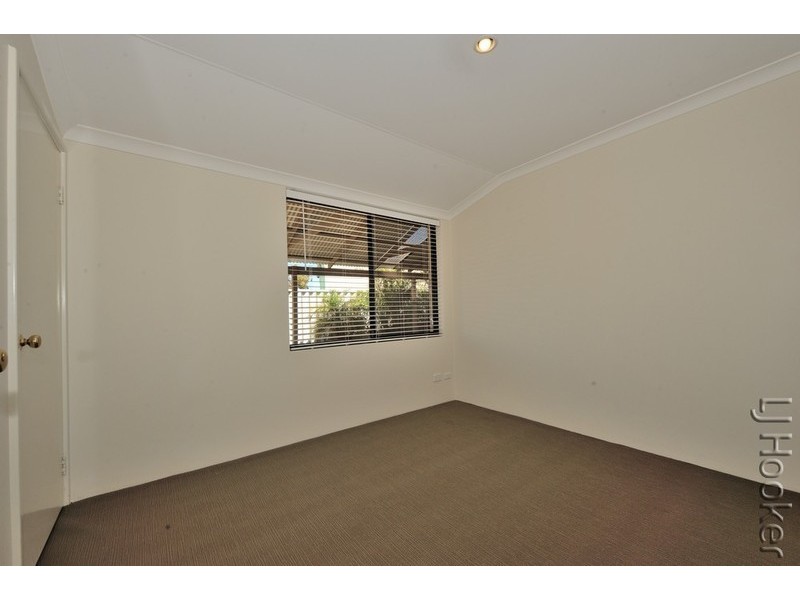 32 Floribunda Avenue, Halls Head WA 6210