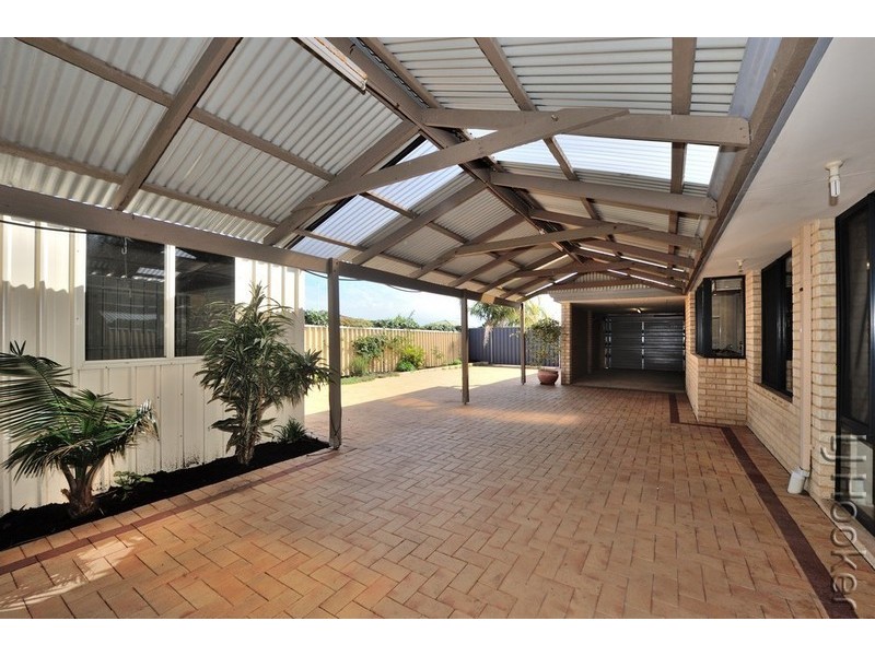 32 Floribunda Avenue, Halls Head WA 6210