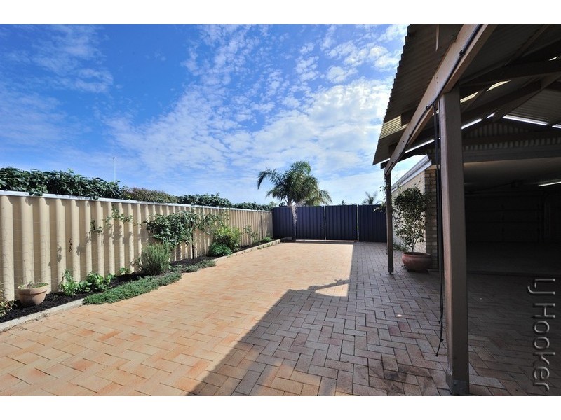 32 Floribunda Avenue, Halls Head WA 6210