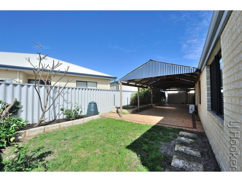 32 Floribunda Avenue, Halls Head WA 6210