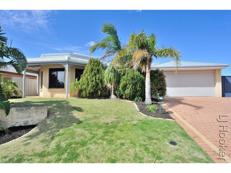 32 Floribunda Avenue, Halls Head WA 6210