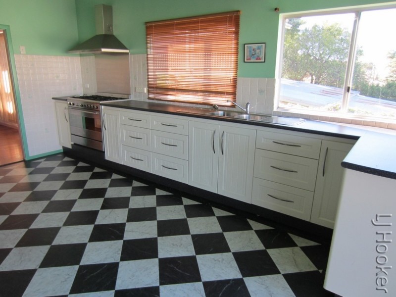 9 Hill Street, Halls Head WA 6210