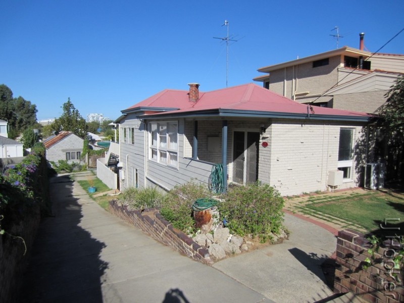 9 Hill Street, Halls Head WA 6210