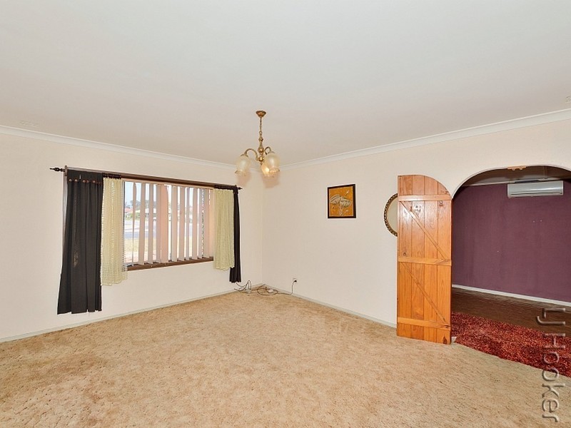 24 Leigh Street, Dudley Park WA 6210