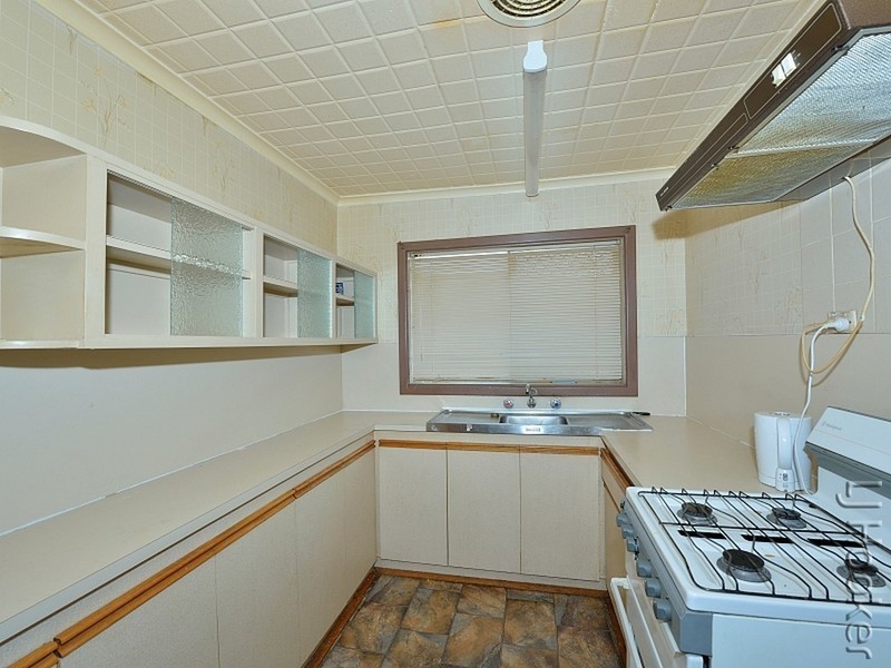 24 Leigh Street, Dudley Park WA 6210