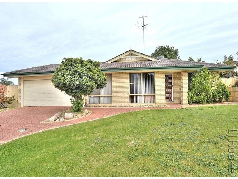 26 Casuarina Drive, Halls Head WA 6210