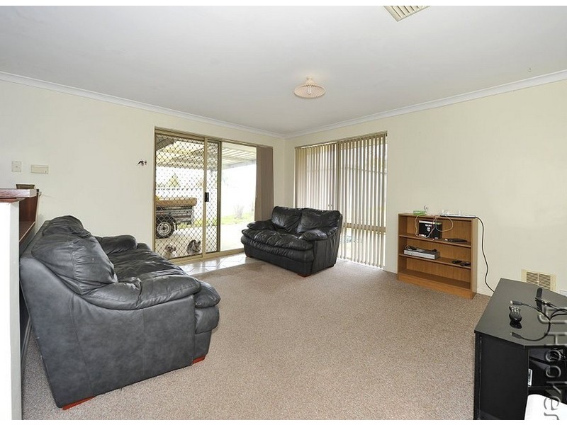 26 Casuarina Drive, Halls Head WA 6210