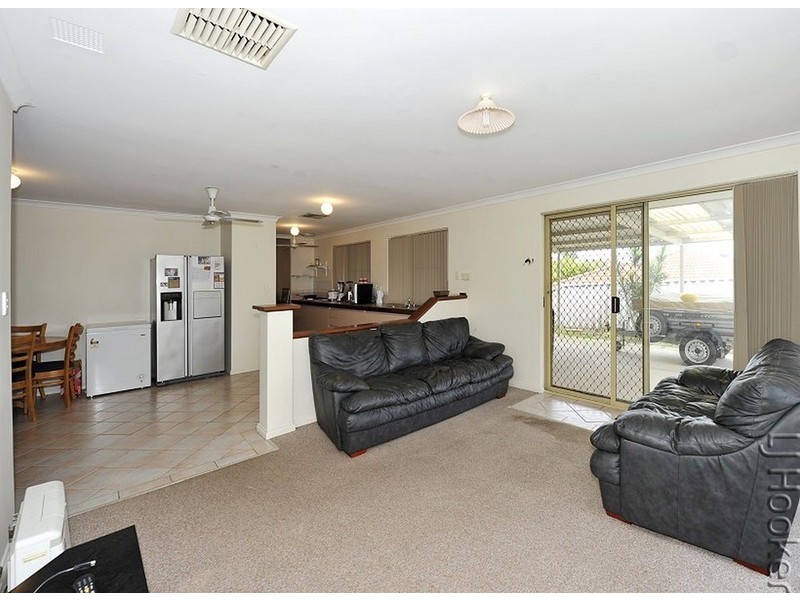 26 Casuarina Drive, Halls Head WA 6210