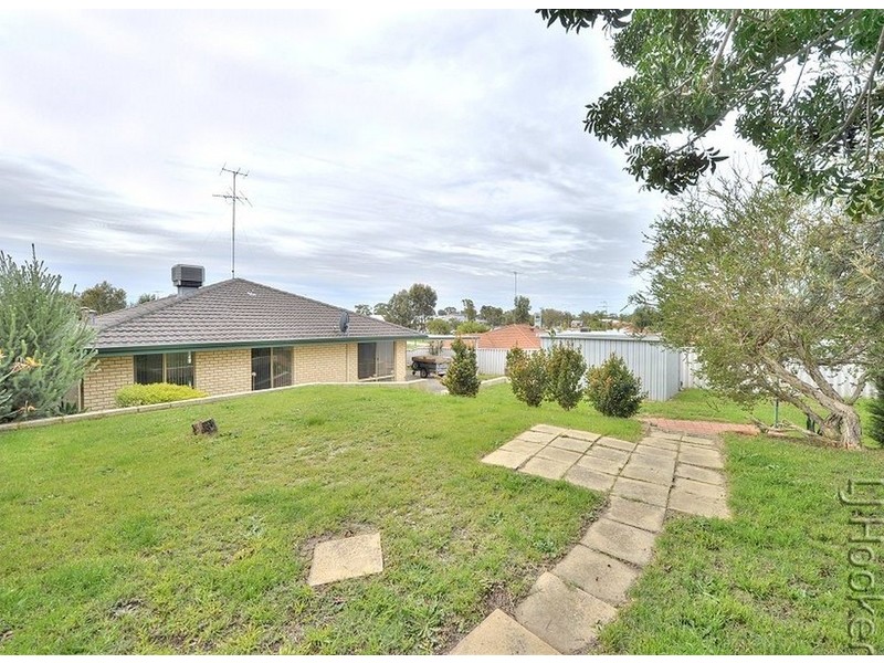 26 Casuarina Drive, Halls Head WA 6210