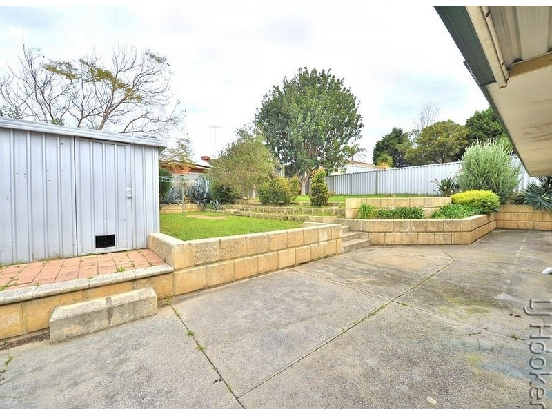 26 Casuarina Drive, Halls Head WA 6210