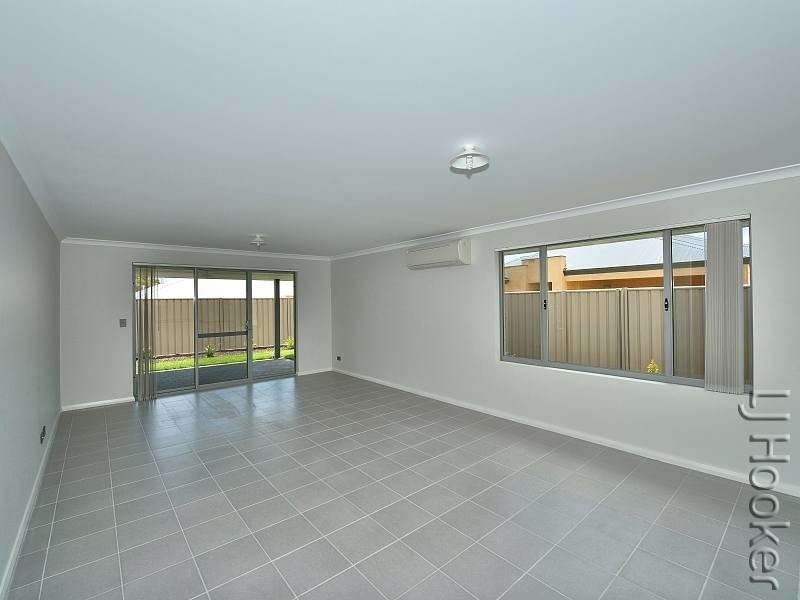 16 Kirkbrae Pass, Meadow Springs WA 6210