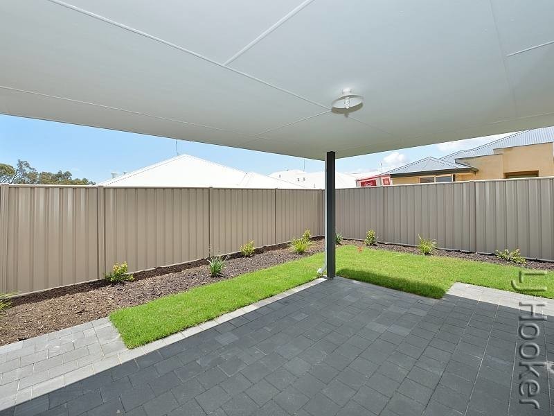 16 Kirkbrae Pass, Meadow Springs WA 6210