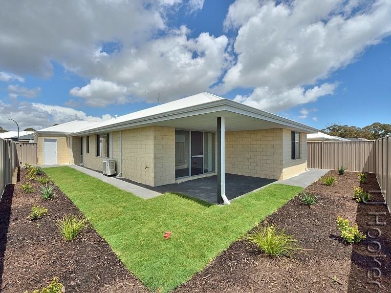 16 Kirkbrae Pass, Meadow Springs WA 6210