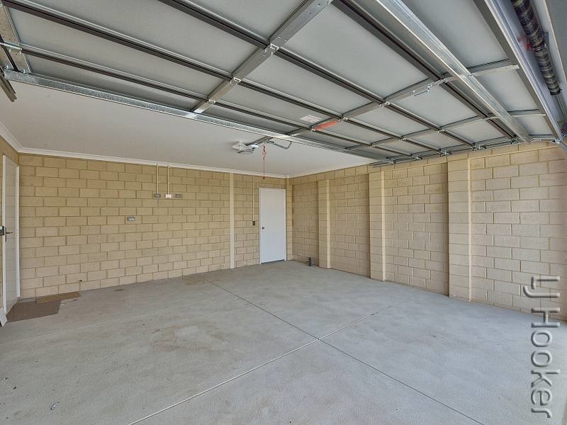 16 Kirkbrae Pass, Meadow Springs WA 6210