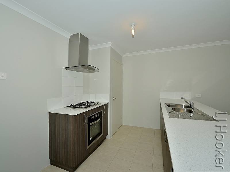 9 Blanche Crescent, Lakelands WA 6180