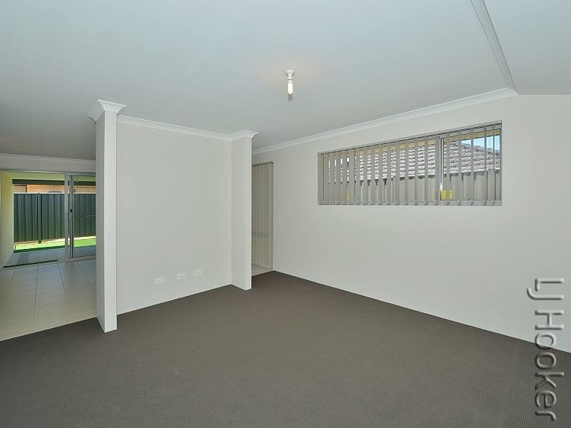 9 Blanche Crescent, Lakelands WA 6180