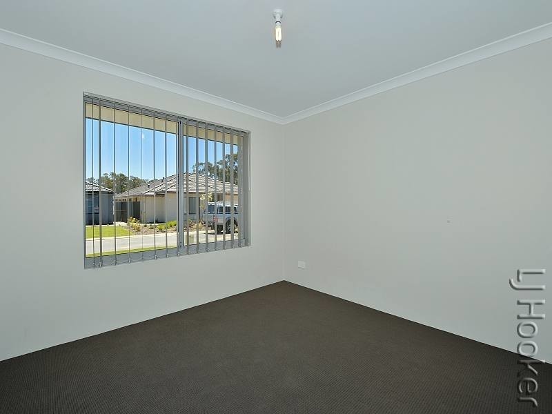 9 Blanche Crescent, Lakelands WA 6180