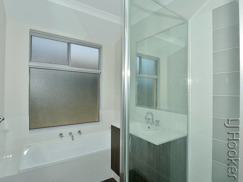 9 Blanche Crescent, Lakelands WA 6180