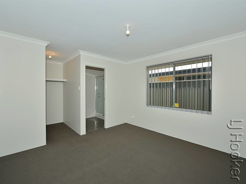 9 Blanche Crescent, Lakelands WA 6180