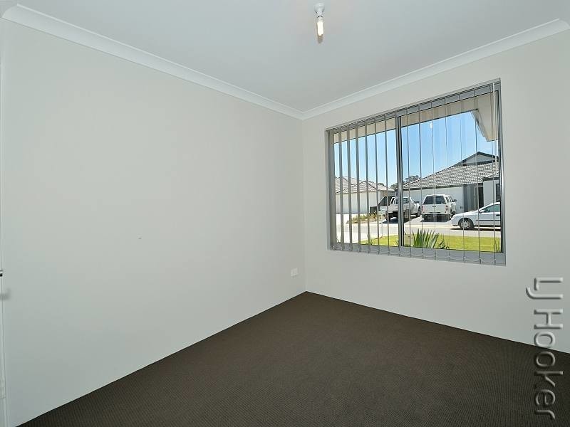 9 Blanche Crescent, Lakelands WA 6180