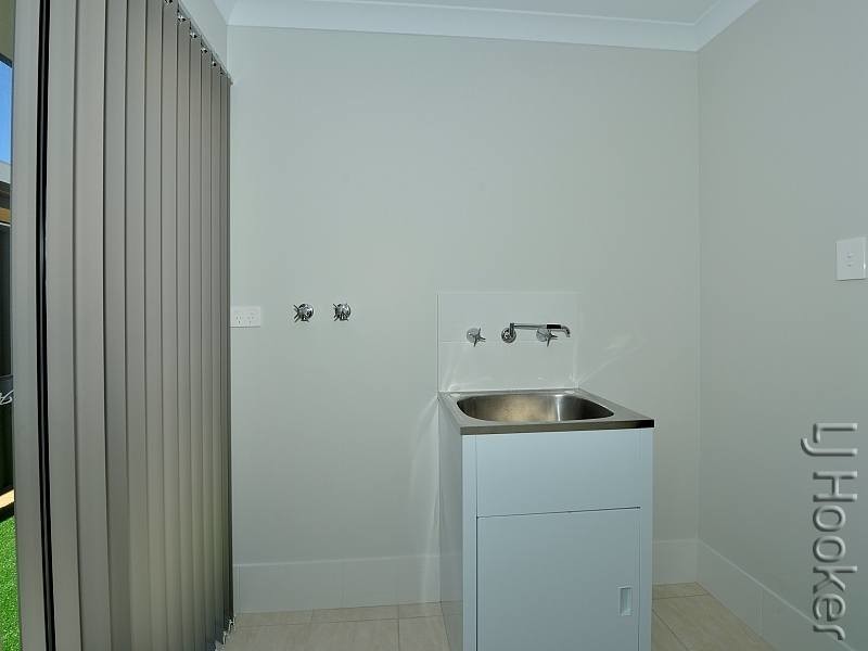 9 Blanche Crescent, Lakelands WA 6180