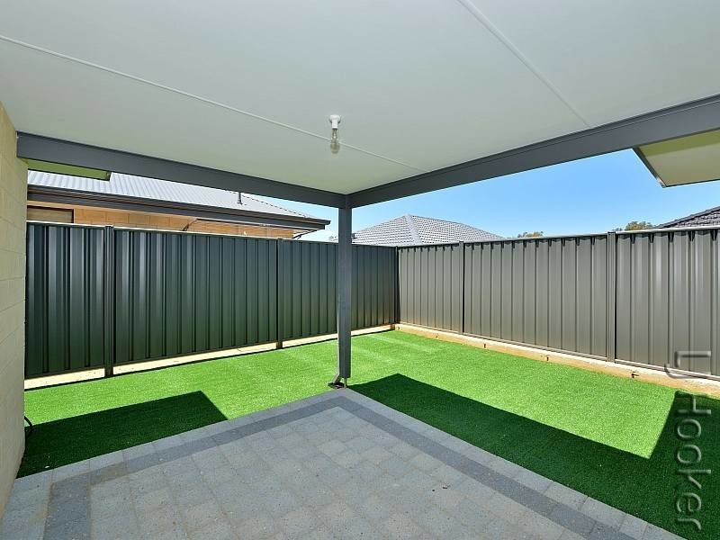 9 Blanche Crescent, Lakelands WA 6180