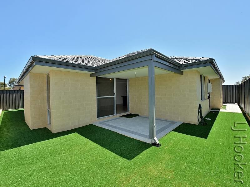 9 Blanche Crescent, Lakelands WA 6180