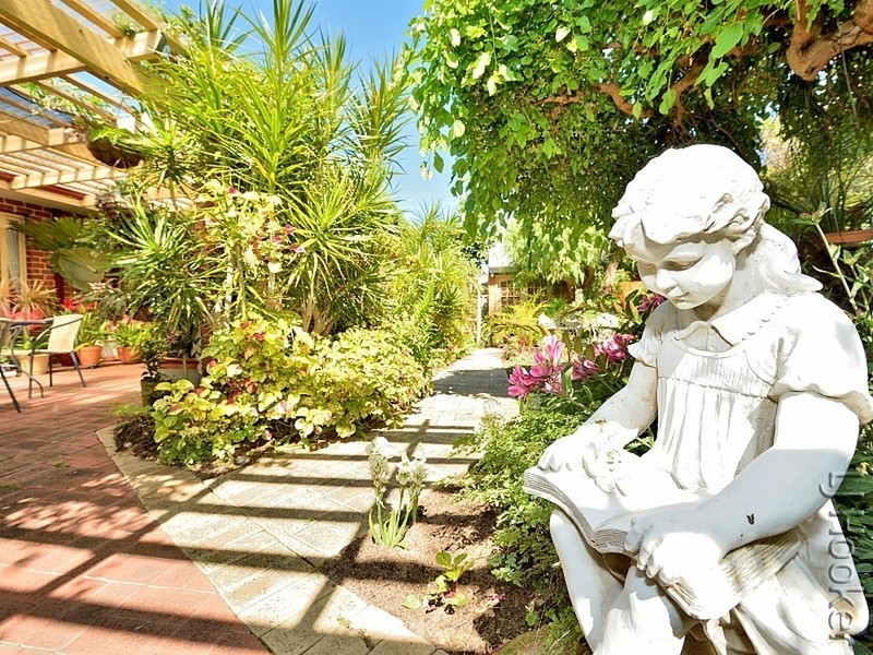 9 Bucentaur Place, Halls Head WA 6210