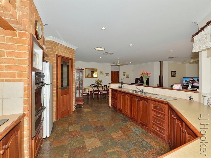 9 Bucentaur Place, Halls Head WA 6210