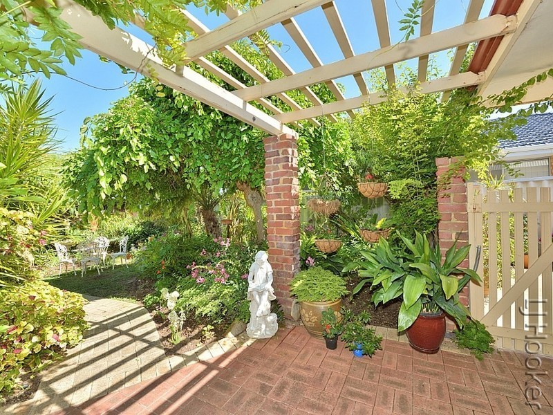 9 Bucentaur Place, Halls Head WA 6210