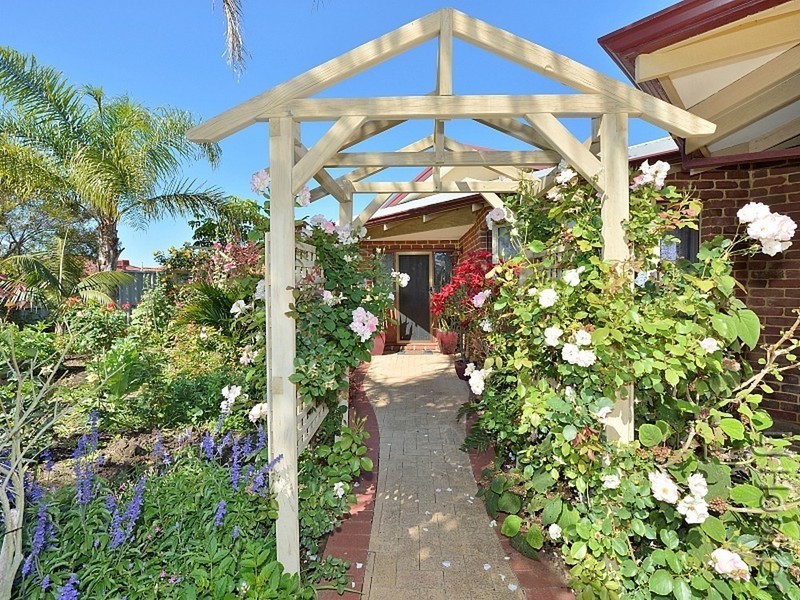 9 Bucentaur Place, Halls Head WA 6210