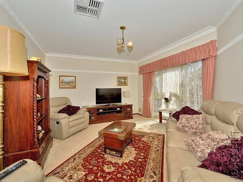 9 Bucentaur Place, Halls Head WA 6210