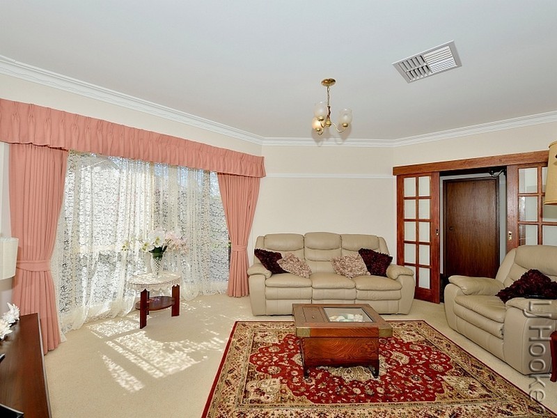 9 Bucentaur Place, Halls Head WA 6210