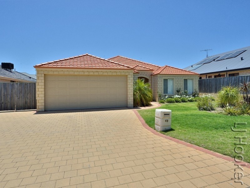 49 Buttercup Parkway, Halls Head WA 6210