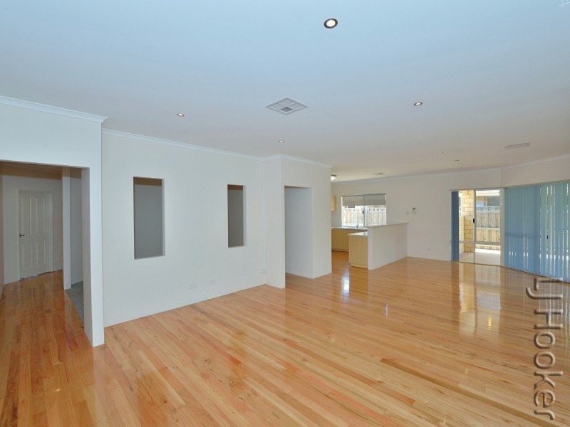 49 Buttercup Parkway, Halls Head WA 6210