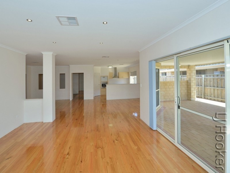 49 Buttercup Parkway, Halls Head WA 6210