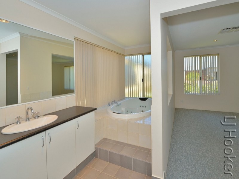 49 Buttercup Parkway, Halls Head WA 6210