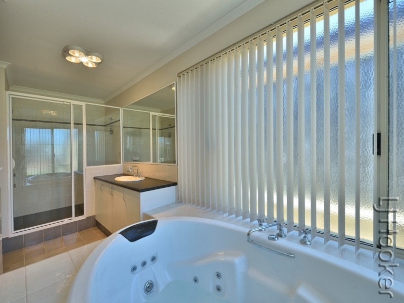 49 Buttercup Parkway, Halls Head WA 6210