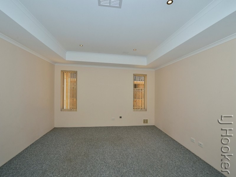 49 Buttercup Parkway, Halls Head WA 6210