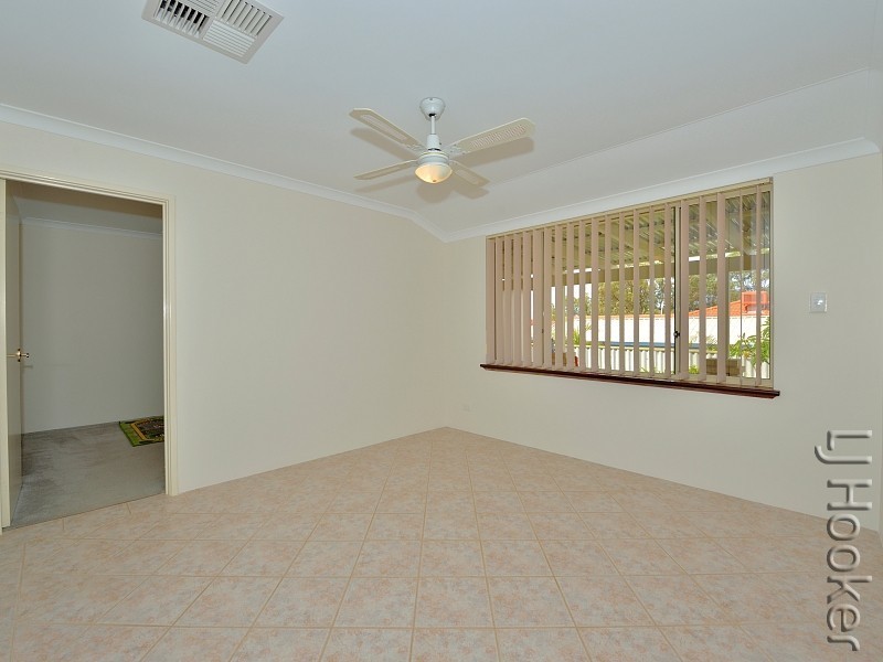 22 Sandalwood Parade, Halls Head WA 6210