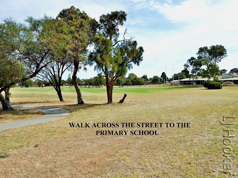 22 Sandalwood Parade, Halls Head WA 6210