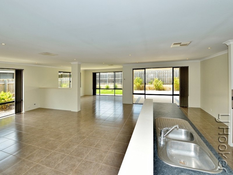 275 Peelwood Parade, Halls Head WA 6210