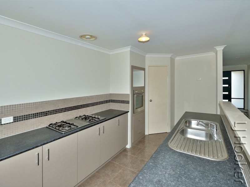 275 Peelwood Parade, Halls Head WA 6210
