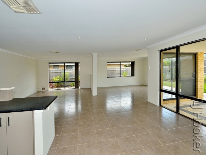 275 Peelwood Parade, Halls Head WA 6210
