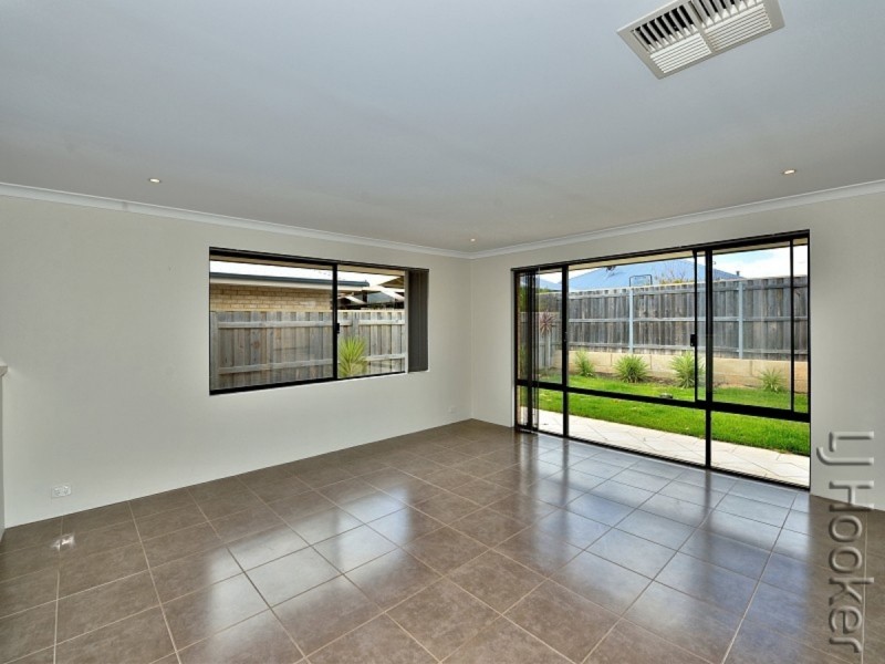 275 Peelwood Parade, Halls Head WA 6210