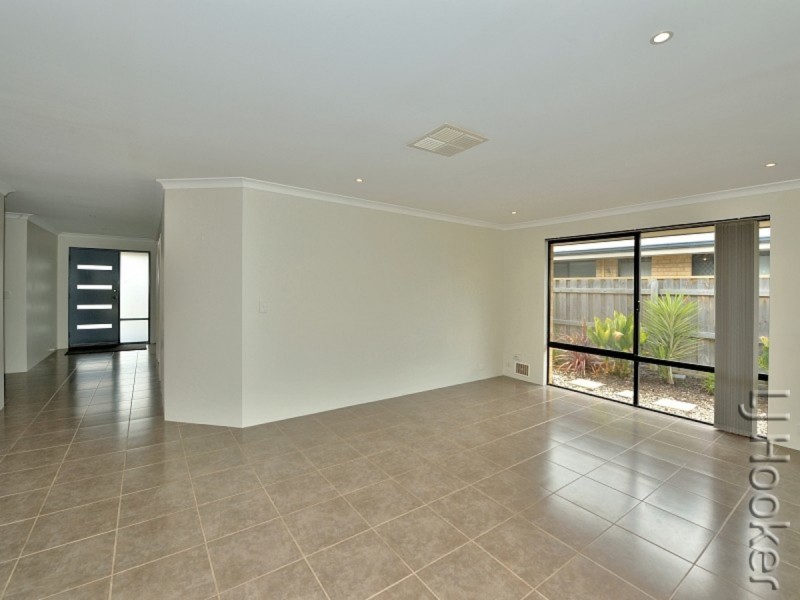 275 Peelwood Parade, Halls Head WA 6210