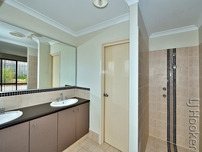 275 Peelwood Parade, Halls Head WA 6210
