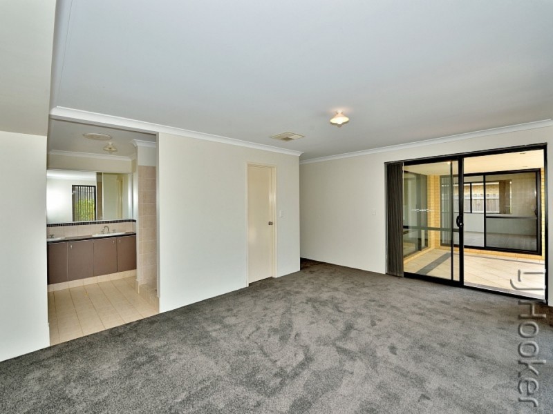 275 Peelwood Parade, Halls Head WA 6210