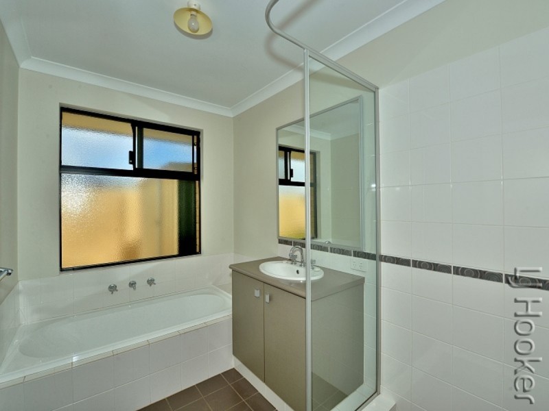 275 Peelwood Parade, Halls Head WA 6210